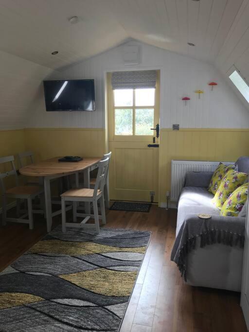 פלימות' Bumble Bee Cottage מראה חיצוני תמונה